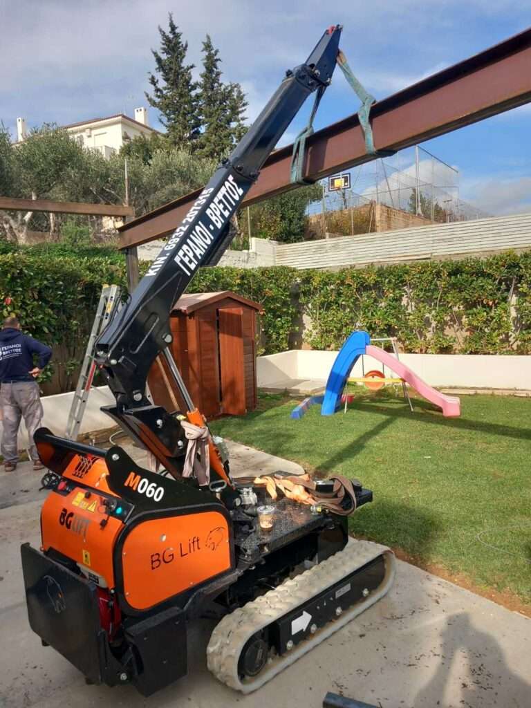 Νυχτερινή εργασία γερανού EFFER 1000 σε φωτισμένο κτίριο - Βρεττός Γερανοί