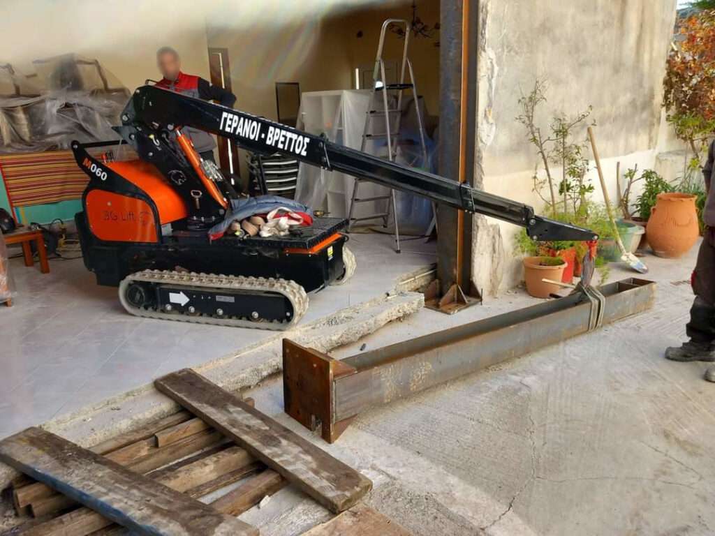 Mini ερπυστριοφόρος γερανός BG Lift M060 σε εσωτερική ανύψωση μεταλλικής δοκού - Βρεττός Γερανοί