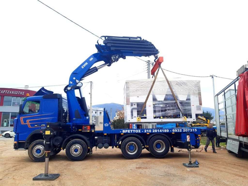 Εκφόρτωση βιομηχανικού εξοπλισμού από φορτηγό με γερανό - Βρεττός Γερανοί Αθήνα