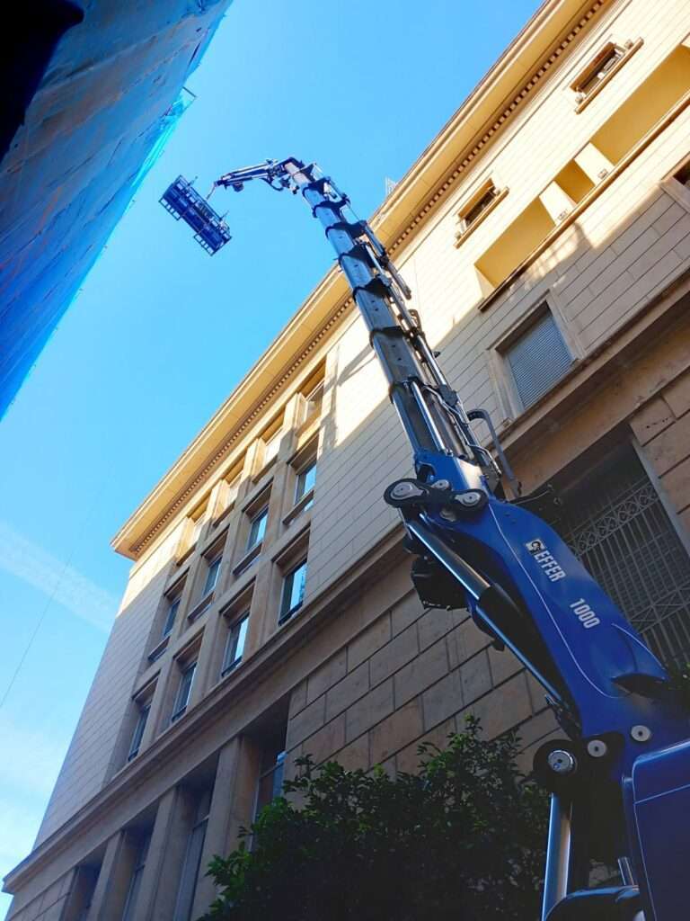 Γερανός με καλάθι εργασίας για συντήρηση προσόψεων και εργασίες σε ύψος - Βρεττός Γερανοί Αθήνα