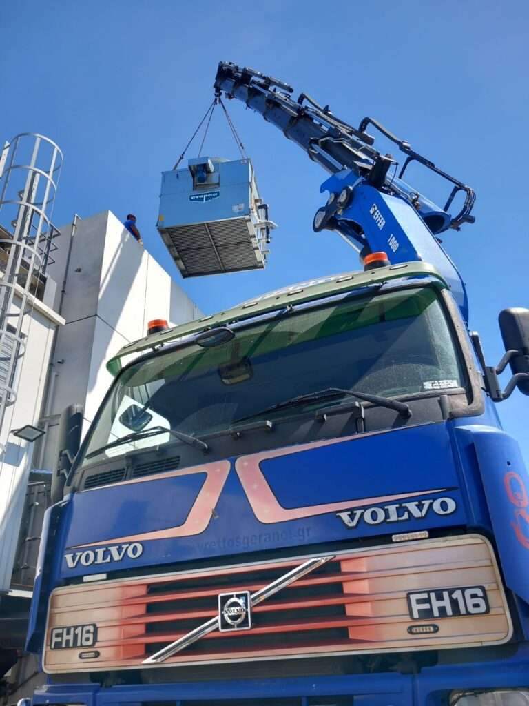 Ανύψωση βαρέου βιομηχανικού εξοπλισμού με γερανό Volvo FH16 - Βρεττός Γερανοί Αθήνα