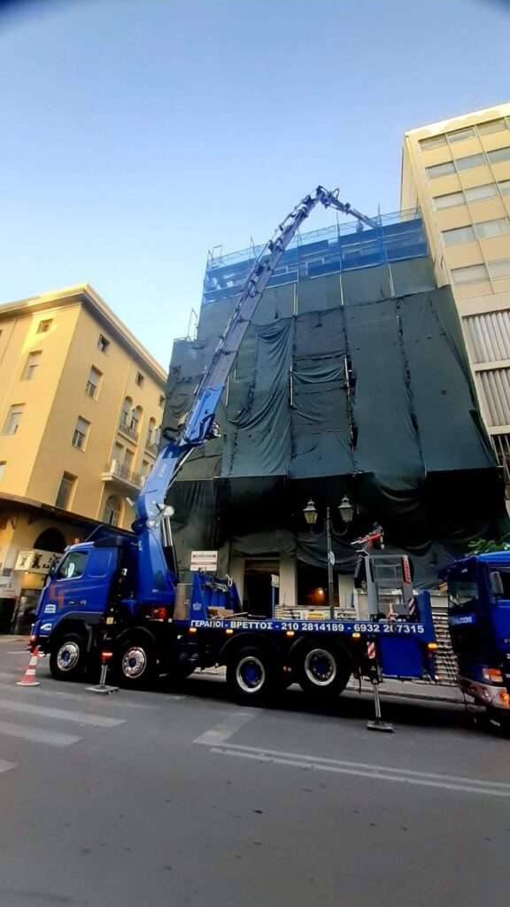 Γερανός για εργασίες σε προσόψεις κτιρίων και ανακαινίσεις σε κεντρικούς δρόμους - Βρεττός Γερανοί Αττική