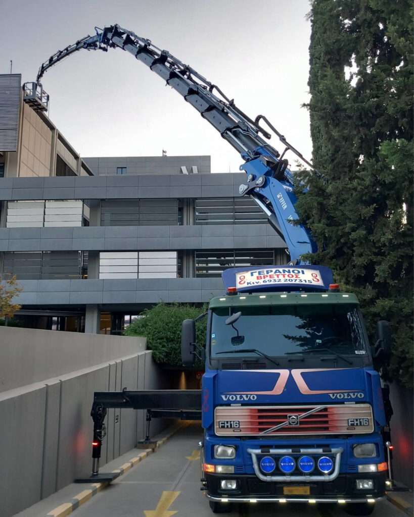 Τοποθέτηση τζαμιού με mini ερπυστριοφόρο γερανό BG Lift M060 και βεντούζα - Βρεττός Γερανοί