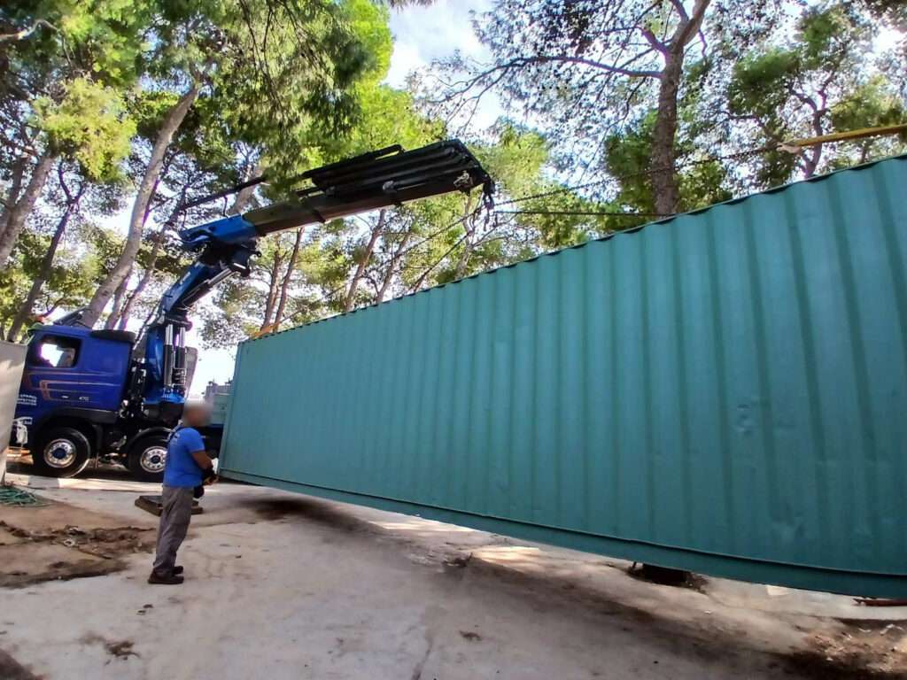 Τοποθέτηση εμπορευματοκιβωτίου (container) σε δύσβατο χώρο με γερανό - Βρεττός Γερανοί Αθήνα
