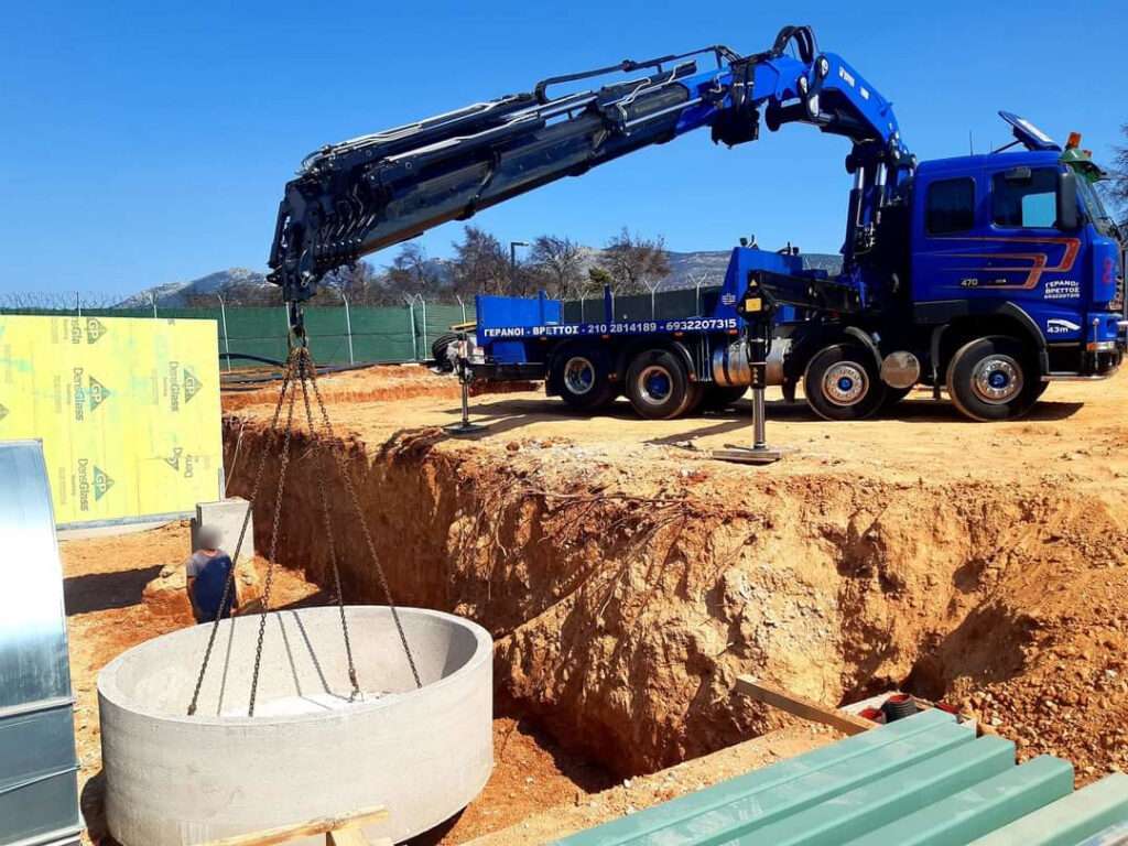 Τοποθέτηση τσιμεντένιας δεξαμενής σε σκάμμα με γερανοφόρο όχημα - Βρεττός Γερανοί Αθήνα